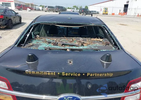 2015 Ford Police Interceptor из США, поврежденный, VIN 1FAHP2MK9FG151883